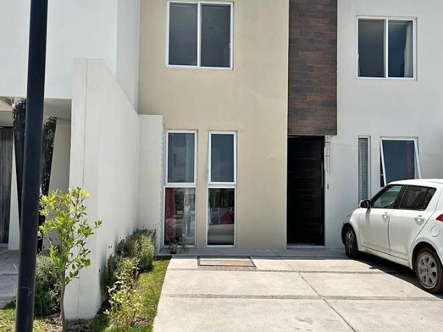 ¡CASA EN RENTA AL SUR DE AGUASCALIENTES!