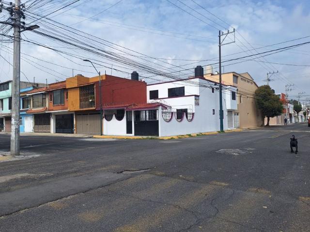 Casa en renta Alhelí 555, Mz 001, Delegación San Lorenzo Tepaltitlán I, Residencial Las Flores, San Lorenzo Tepaltitlán, Estado De México, México