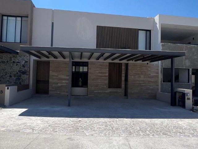 Casa en renta Altozano 4 recámaras con baño