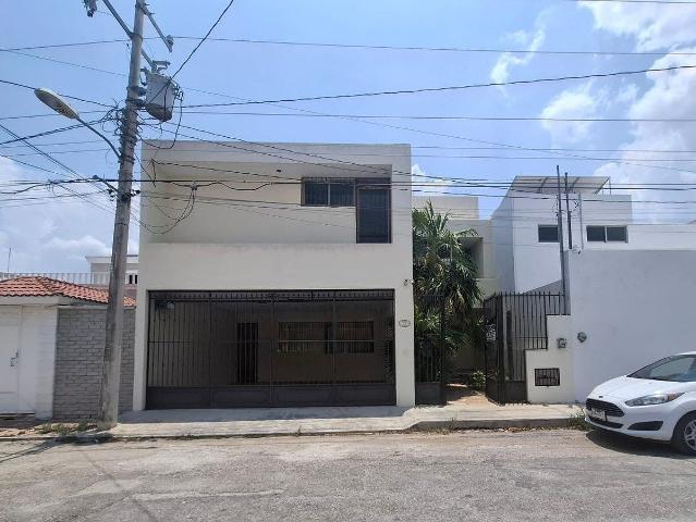 CASA EN RENTA – AMPLIA, EQUIPADA Y CON PANELES SOLARES