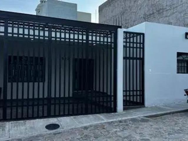 CASA EN RENTA AMPLIA, PERFECTA PARA ROOMIES