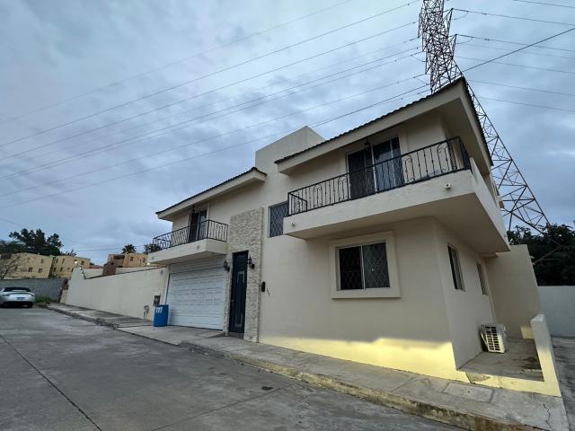 CASA EN RENTA AMUEBLADA
