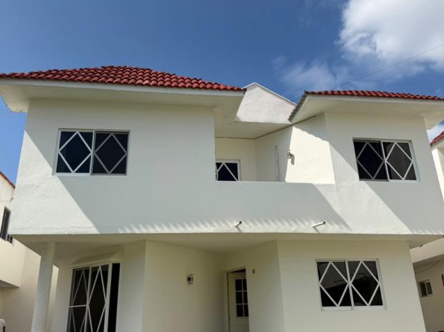CASA EN RENTA AMUEBLADA