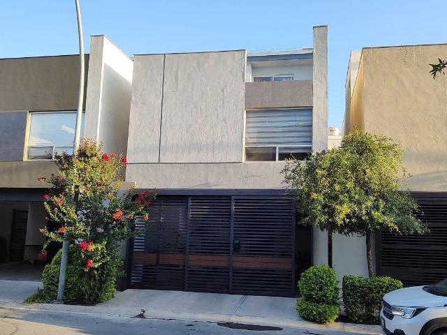 CASA EN RENTA AMUEBLADA