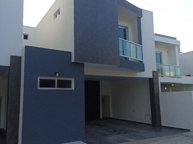 CASA EN RENTA AMUEBLADA