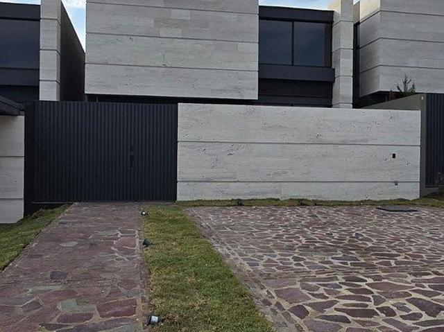 CASA EN RENTA AMUEBLADA