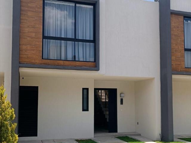 Casa Amueblada en Renta, Toluca Residencial AUREA zona Parque Industrial Toluca 2000 Aeropuerto