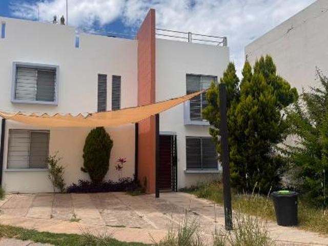 Casa en renta amueblada Bonaterra Residencial coto 2