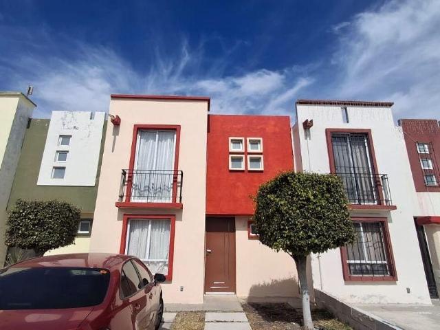 Casa en Renta Amueblada Cerca de La Uteq y a La Altura de Altozano