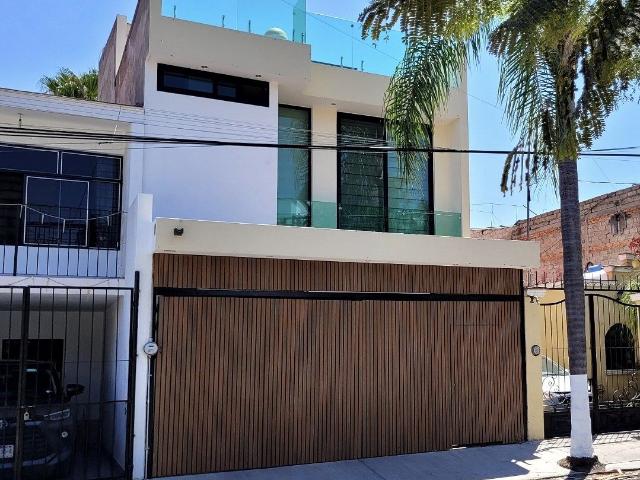 Casa en Renta amueblada cerca del ITESO y Periférico Sur | Con Roof Garden