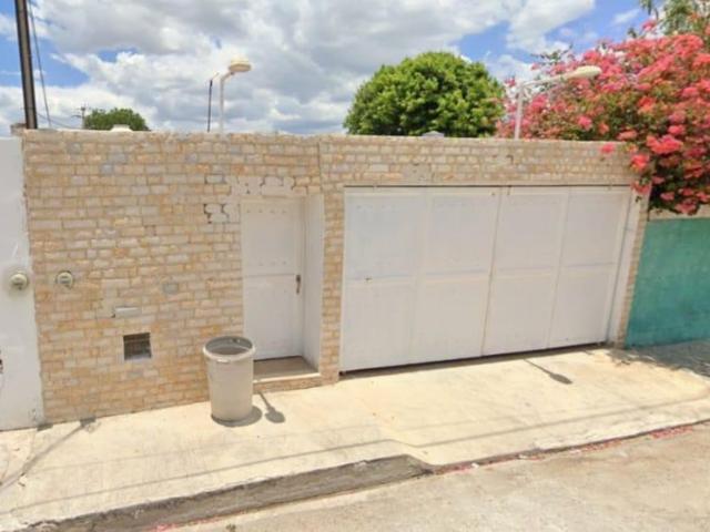Casa en renta amueblada con cochera techada y port?n el?ctrico