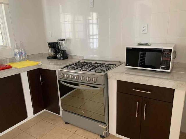 CASA EN RENTA AMUEBLADA, CON AMPLIO EXCEDENTE