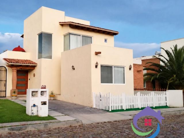 Casa en Renta Amueblada con Alberca, 3 Recamaras en Residencial Hacciendas de Tequisquiapan