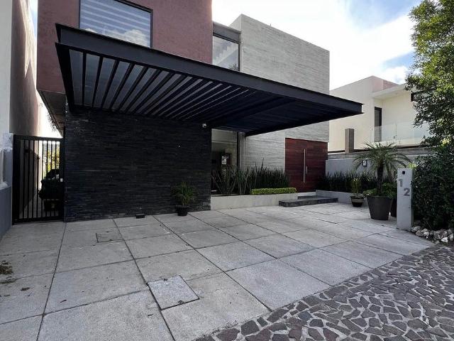 Casa en renta, Amueblada con ubicación privilegiada en Altozano, Querétaro
