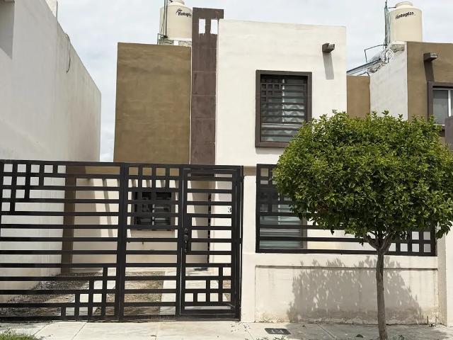 Casa en RENTA Amueblada en Valle Oriente Sect. F