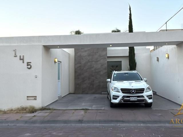 CASA EN RENTA AMUEBLADA EN BOSQUES DEL PRADO ORIENTE