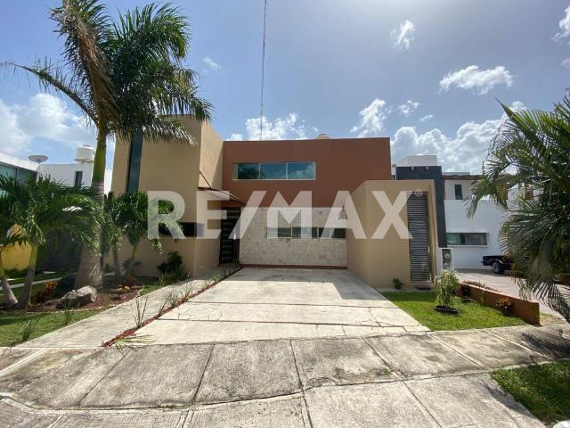 CASA EN RENTA AMUEBLADA EN CONKAL CON PANELES SOLARES
