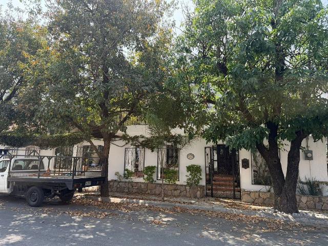 Casa en RENTA AMUEBLADA en Col. Del Paseo Residencial, Monterrey NL