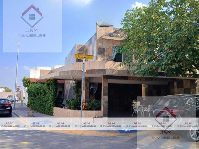 Casa en Renta Amueblada, en esquina frente al parque, en Valle La Rioja