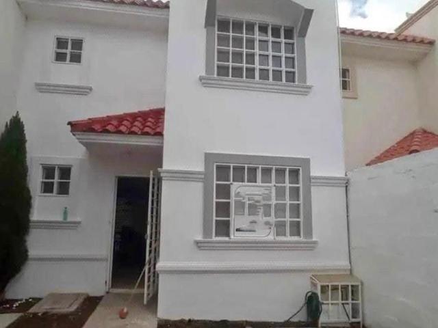 CASA EN RENTA AMUEBLADA EN FRACC.SANTA BARBARA
