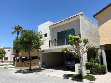 Casa en RENTA Amueblada en Las Quintas