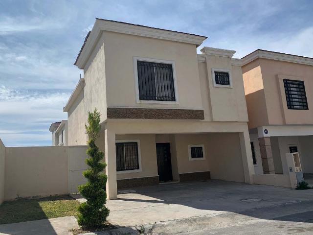 Casa en RENTA Amueblada en Lomas del Valle II