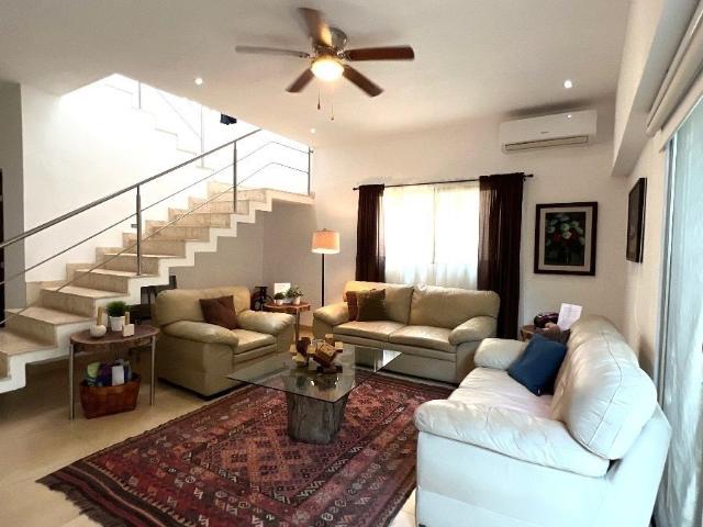 Casa en renta amueblada en Privada entre City Center y Gran Plaza