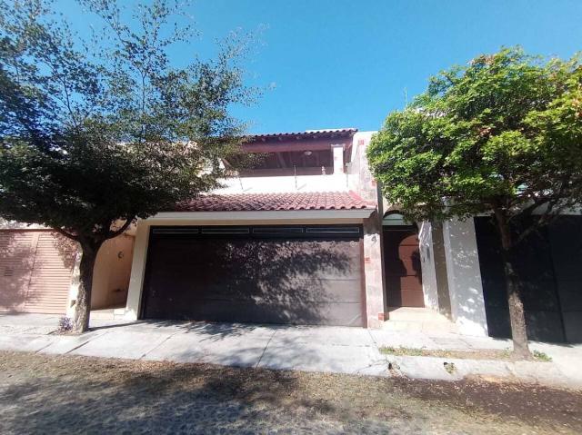 CASA EN RENTA AMUEBLADA ESMERALDA NORTE