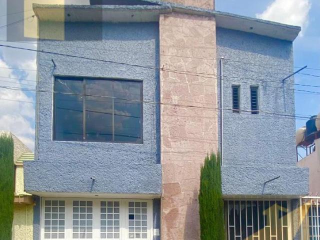 CASA EN RENTA amueblada o sin muebles EN RESIDENCIAL LAS FLORES ENTRE ALFREDO DEL MAZO Y AV. L?PEZ POTILLO EN TOLUCA
