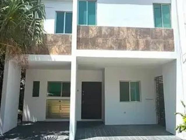 Casa En Renta | Arbolada Cancún | 3 Recámaras | Alberca Privada | 3 Niveles | Sin Muebles
