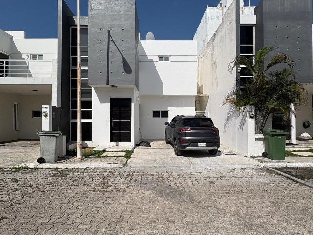 CASA EN RENTA BUGAMBILIAS