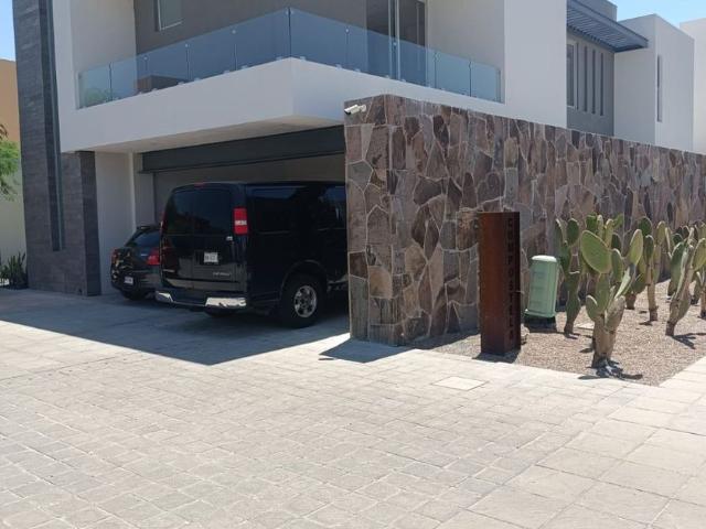 Casa en renta Barrio De Santiago, Avenida Prolongación Zaragoza, Trojes De Alonso, Aguascalientes, México