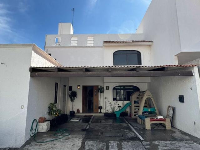 Casa en renta Bosques De Granada, Barrio De Santiago Mixquitla, Cholula De Rivadavia, Puebla, México