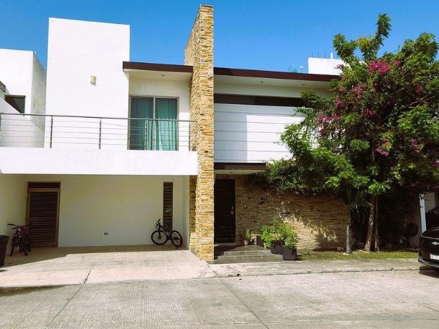 Casa en renta Boulevard El Cielo, Col. La Rivera, Ciudad Del Carmen, Carmen, Campeche, 24100, México