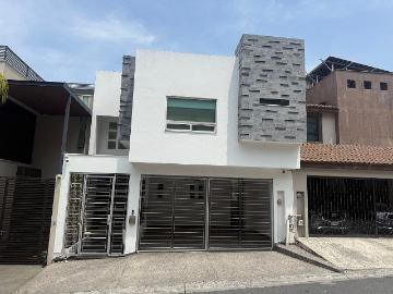 Casa en RENTA Cumbres 5to. Sector