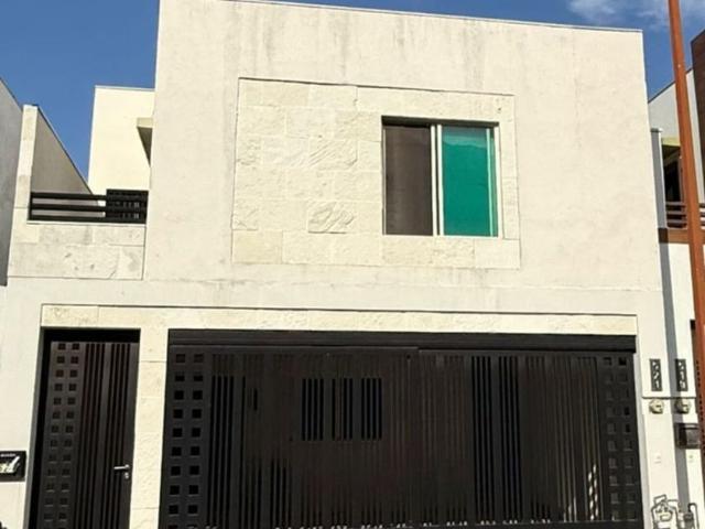 Casa en renta Cumbres, Avenida Puerta De Hierro, Monterrey, Nuevo León, México