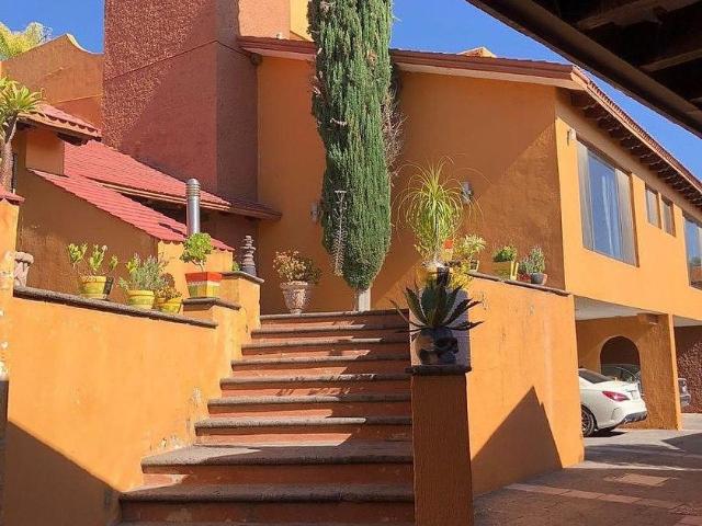 Casa en renta Calle Molino Del Rey 35, Colinas Del Parque, Santiago De Querétaro, Querétaro, 76140, Mex