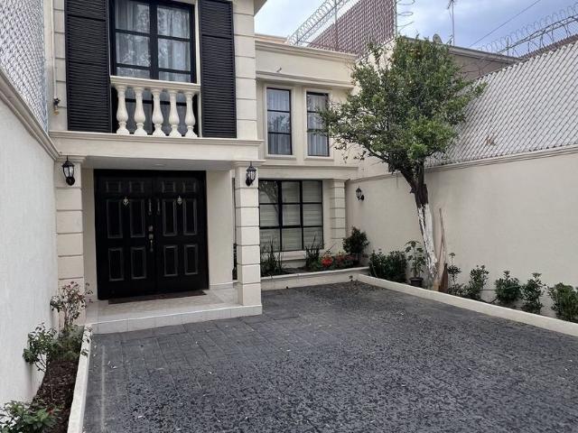 Casa en renta Calle Actores, Lomas Verdes, Naucalpan De Juárez, Estado De México, 54080, México