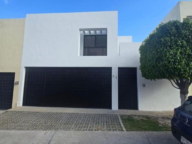 Casa en renta Calle Álamo, Fraccionamiento Colinas Del Parque, San Luis Potosí, Municipio De San Luis Potosí, San Luis Potosí, 78294, México
