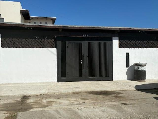 Casa en renta Calle B 62, California, 22890 Ensenada, Baja California, México