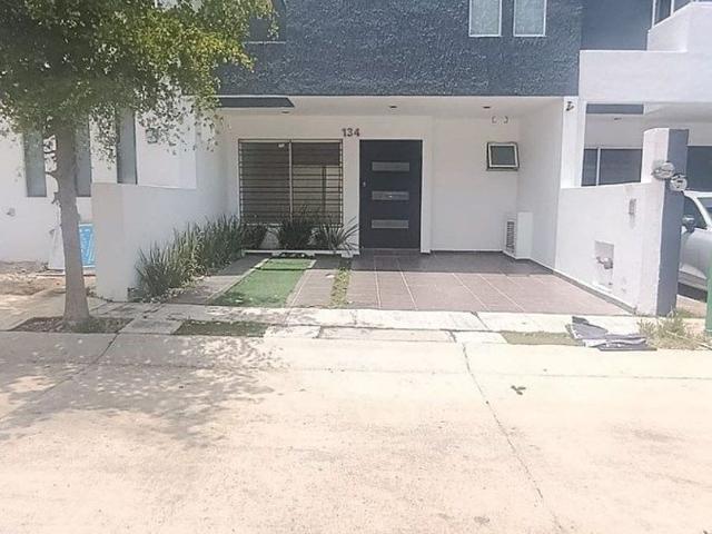 Casa en renta Calle Castillo Belmonte, Real De Valdepeñas, Zapopan, Región Centro, Jalisco, 45133, México