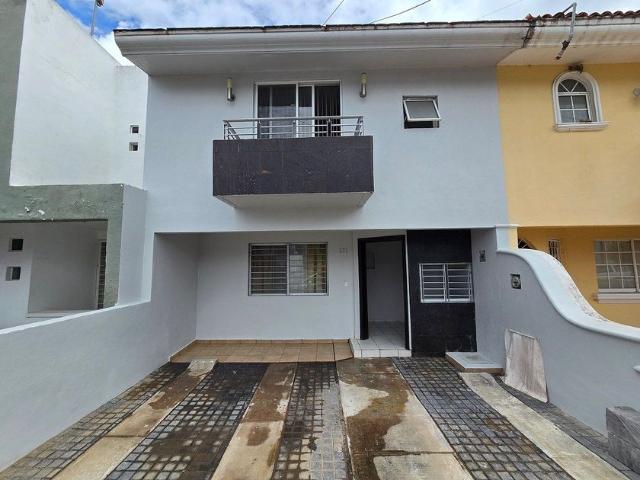 Casa en renta Calle Cedro Poniente, Tlaquepaque, San Pedro Tlaquepaque, Región Centro, Jalisco, 45610, México