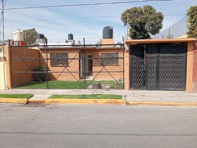 Casa en renta Calle Chabacanos, Ojo De Agua, Tecámac, Estado De México, 55740, México