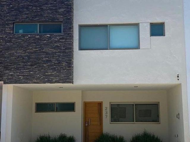 Casa en renta Calle Coto Seneca, Coto Seneca, La Venta Del Astillero, Zapopan, Región Centro, Jalisco, 45221, México