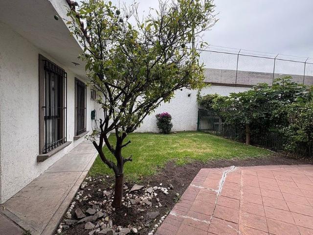 Casa en renta Calle De Brujas, Las Brujas, Delegación Centro Histórico, Santiago De Querétaro, Municipio De Querétaro, Querétaro, 76160, México