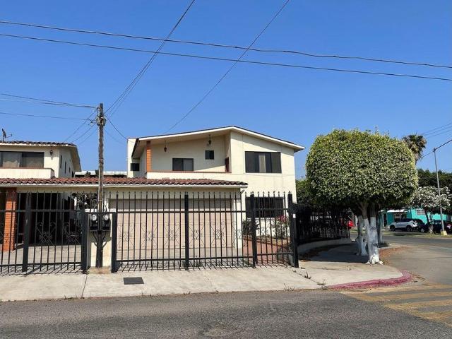 Casa en renta Calle De Las Rocas, Ensenada, Municipio De Ensenada, Baja California, 22800, México