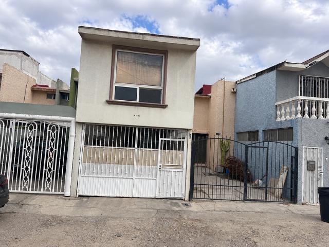 Casa en renta Calle De Los Veterinarios, Indeco Universidad, Delegación Mesa De Otay, Tijuana, Municipio De Tijuana, Baja California, 22427, México