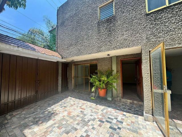 Casa en renta Calle Emiliano Zapata, Lázaro Cárdenas, Atizapán De Zaragoza, México, 52979, Mex