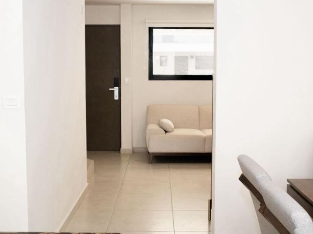Casa en renta Calle Ferrara, Mitras Poniente, Nuevo León, México