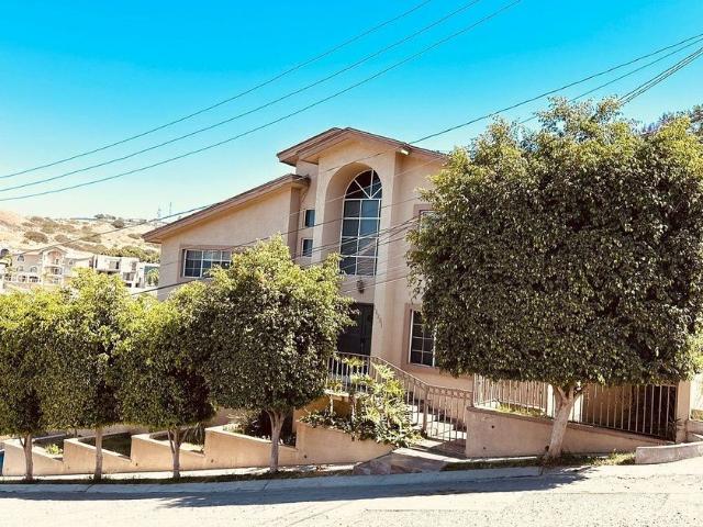 Casa en renta Calle Gladiolas, Lomas De Aguacaliente 5ta Secc Tijuana, Municipio De Tijuana, Baja California, 22030, México